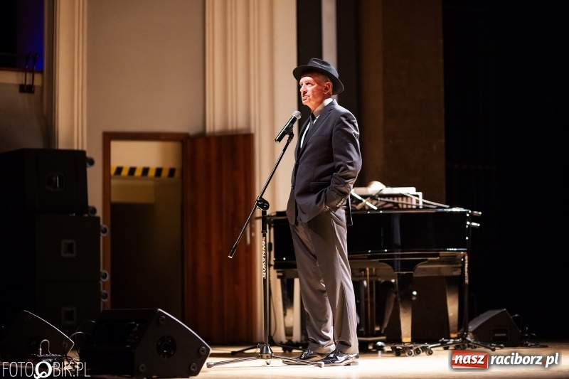 Zdjęcie w galerii na portalu naszraciborz.pl: Koncert Tomasza Stockingera z okazji Dnia Kobiet w RCK wiadomości z regionu