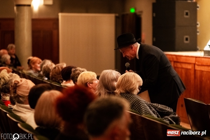 Zdjęcie w galerii na portalu naszraciborz.pl: Koncert Tomasza Stockingera z okazji Dnia Kobiet w RCK wiadomości z regionu