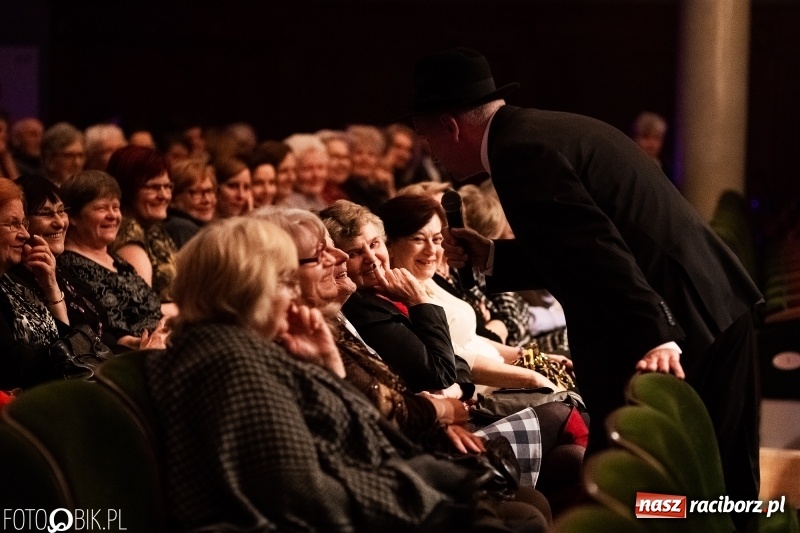 Zdjęcie w galerii na portalu naszraciborz.pl: Koncert Tomasza Stockingera z okazji Dnia Kobiet w RCK wiadomości z regionu