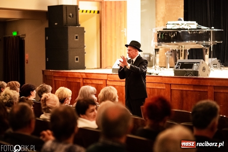 Zdjęcie w galerii na portalu naszraciborz.pl: Koncert Tomasza Stockingera z okazji Dnia Kobiet w RCK wiadomości z regionu