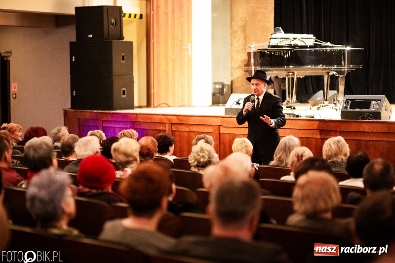 Zdjęcie w galerii na portalu naszraciborz.pl: Koncert Tomasza Stockingera z okazji Dnia Kobiet w RCK wiadomości z regionu