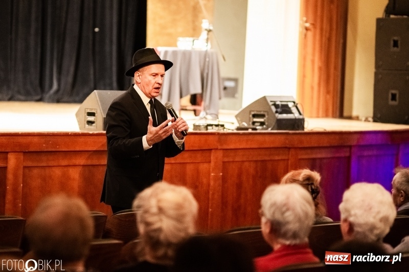 Zdjęcie w galerii na portalu naszraciborz.pl: Koncert Tomasza Stockingera z okazji Dnia Kobiet w RCK wiadomości z regionu