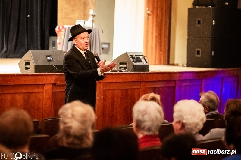 Zdjęcie w galerii na portalu naszraciborz.pl: Koncert Tomasza Stockingera z okazji Dnia Kobiet w RCK wiadomości z regionu