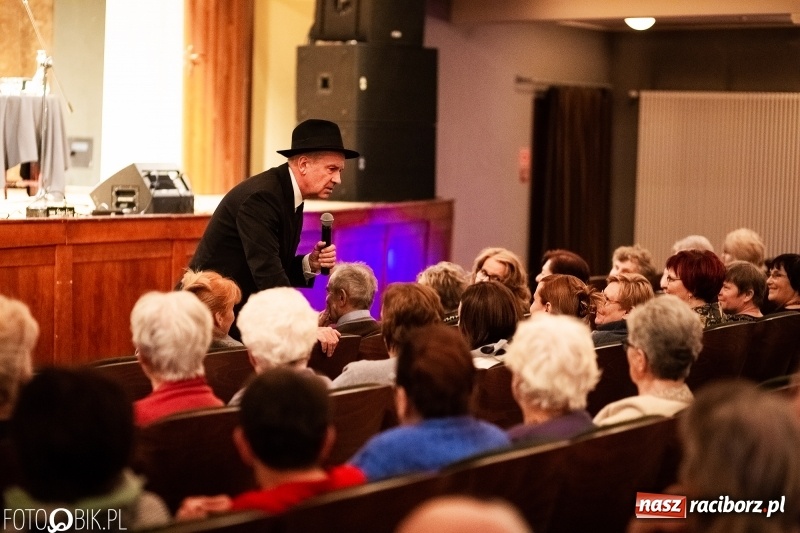 Zdjęcie w galerii na portalu naszraciborz.pl: Koncert Tomasza Stockingera z okazji Dnia Kobiet w RCK wiadomości z regionu