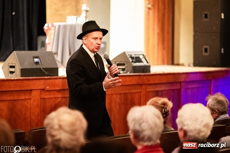 Zdjęcie w galerii na portalu naszraciborz.pl: Koncert Tomasza Stockingera z okazji Dnia Kobiet w RCK wiadomości z regionu