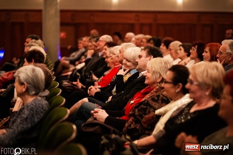 Zdjęcie w galerii na portalu naszraciborz.pl: Koncert Tomasza Stockingera z okazji Dnia Kobiet w RCK wiadomości z regionu