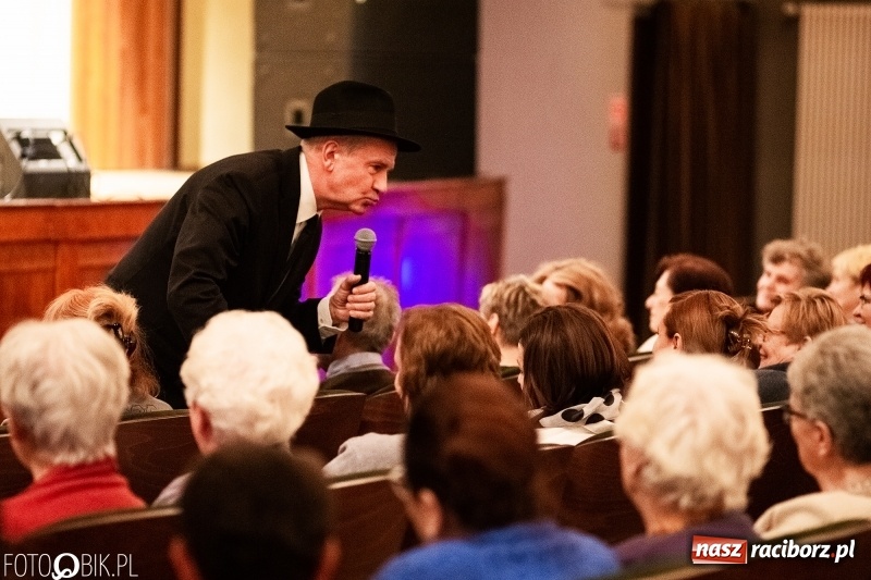 Zdjęcie w galerii na portalu naszraciborz.pl: Koncert Tomasza Stockingera z okazji Dnia Kobiet w RCK wiadomości z regionu