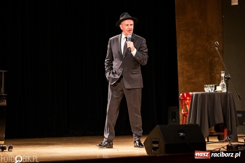 Zdjęcie w galerii na portalu naszraciborz.pl: Koncert Tomasza Stockingera z okazji Dnia Kobiet w RCK wiadomości z regionu
