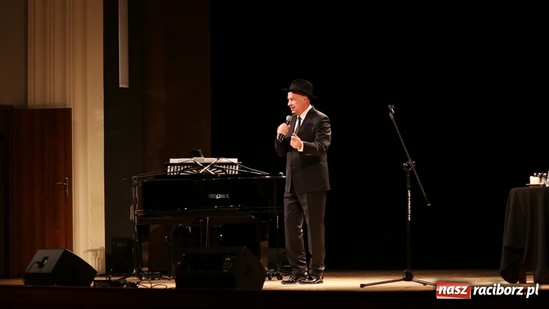 Zdjęcie w galerii na portalu naszraciborz.pl: Koncert Tomasza Stockingera z okazji Dnia Kobiet w RCK wiadomości z regionu