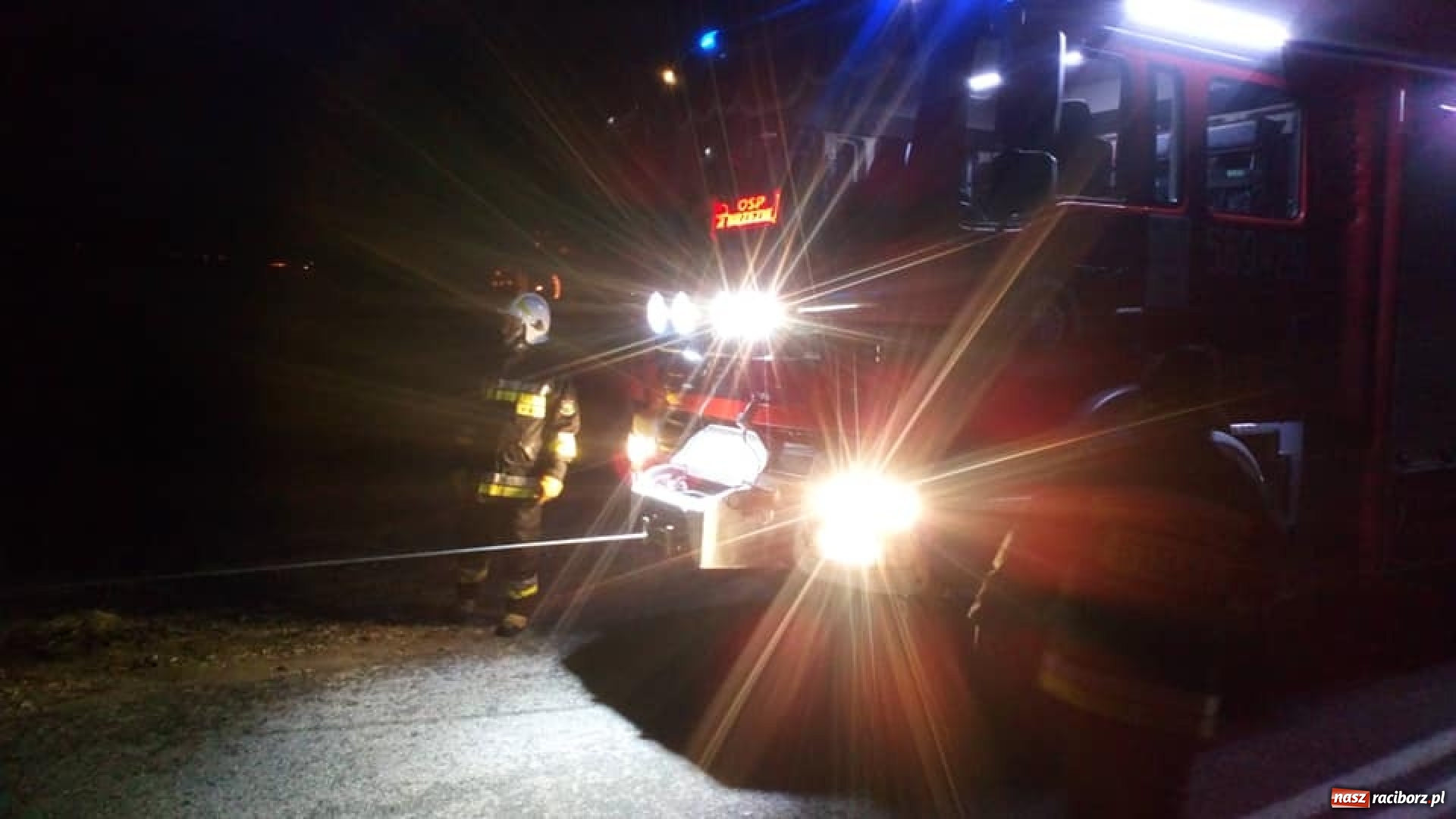 Zdjęcie w galerii na portalu naszraciborz.pl: To był nocny Armagedon. Strażacy mieli pełne ręce roboty. Ponad 60 wezwań FOTO wiadomości z regionu