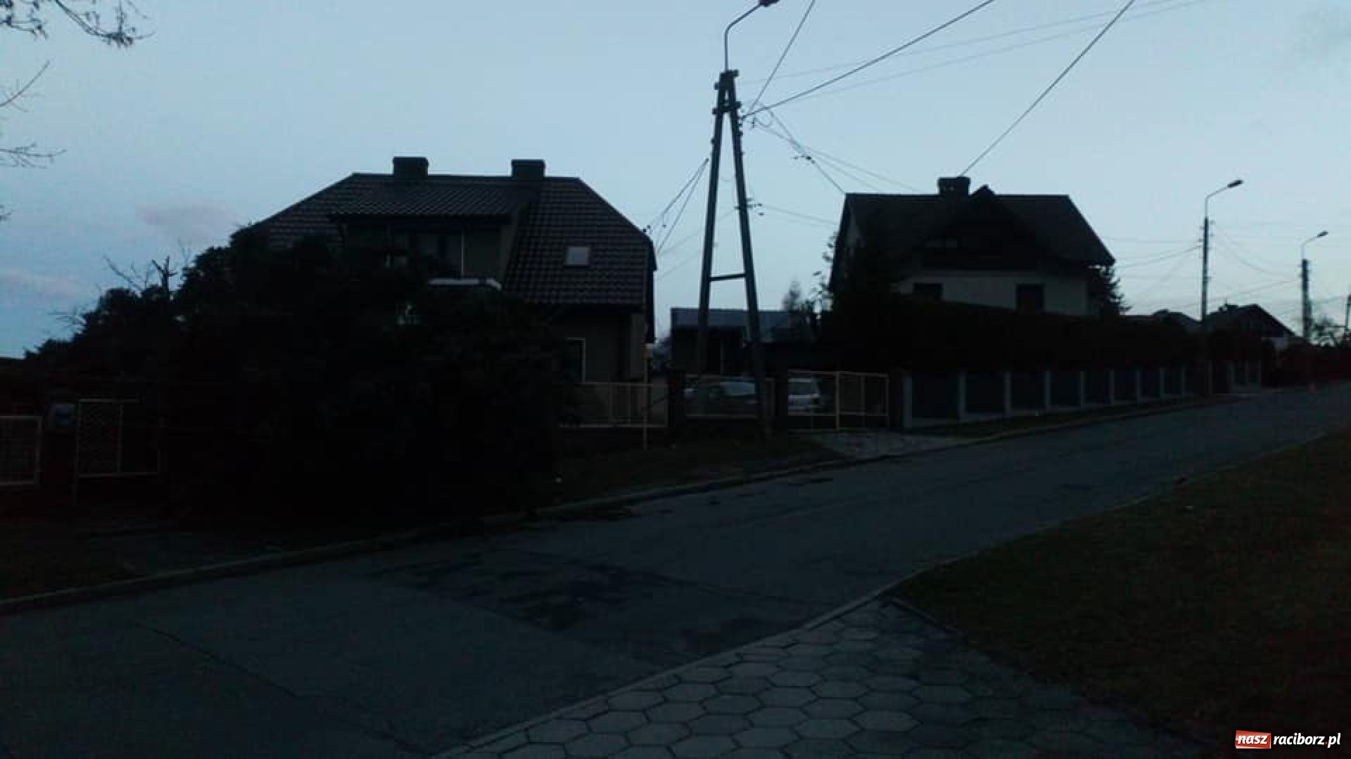 Zdjęcie w galerii na portalu naszraciborz.pl: To był nocny Armagedon. Strażacy mieli pełne ręce roboty. Ponad 60 wezwań FOTO wiadomości z regionu