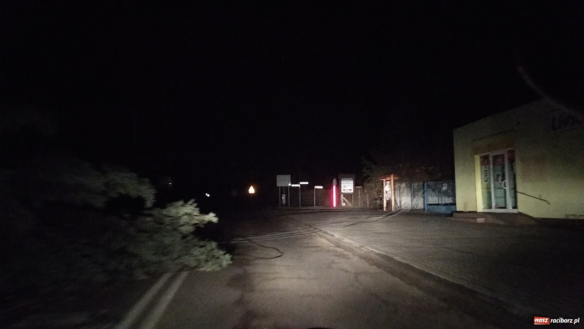 Zdjęcie w galerii na portalu naszraciborz.pl: To był nocny Armagedon. Strażacy mieli pełne ręce roboty. Ponad 60 wezwań FOTO wiadomości z regionu