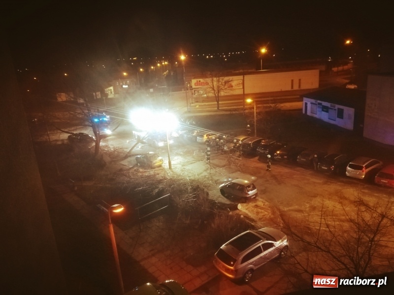 Zdjęcie w galerii na portalu naszraciborz.pl: To był nocny Armagedon. Strażacy mieli pełne ręce roboty. Ponad 60 wezwań FOTO wiadomości z regionu