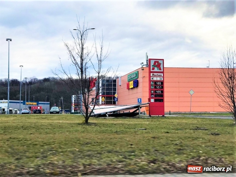 Zdjęcie w galerii na portalu naszraciborz.pl: To był nocny Armagedon. Strażacy mieli pełne ręce roboty. Ponad 60 wezwań FOTO wiadomości z regionu