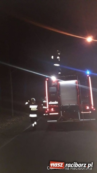 Zdjęcie w galerii na portalu naszraciborz.pl: To był nocny Armagedon. Strażacy mieli pełne ręce roboty. Ponad 60 wezwań FOTO wiadomości z regionu