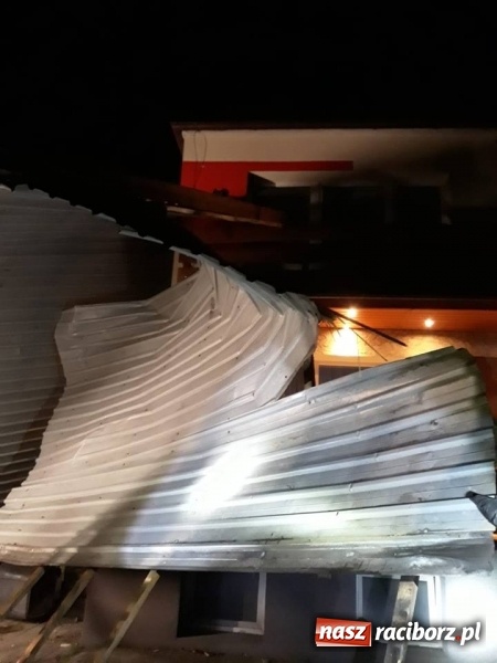 Zdjęcie w galerii na portalu naszraciborz.pl: To był nocny Armagedon. Strażacy mieli pełne ręce roboty. Ponad 60 wezwań FOTO wiadomości z regionu