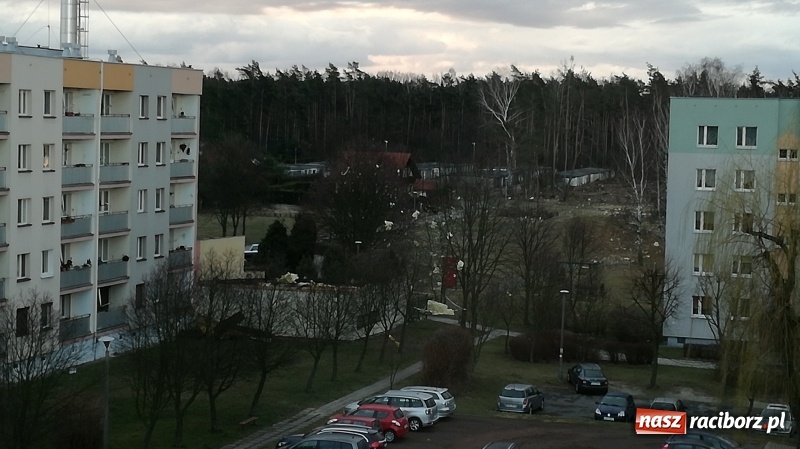 Zdjęcie w galerii na portalu naszraciborz.pl: To był nocny Armagedon. Strażacy mieli pełne ręce roboty. Ponad 60 wezwań FOTO wiadomości z regionu