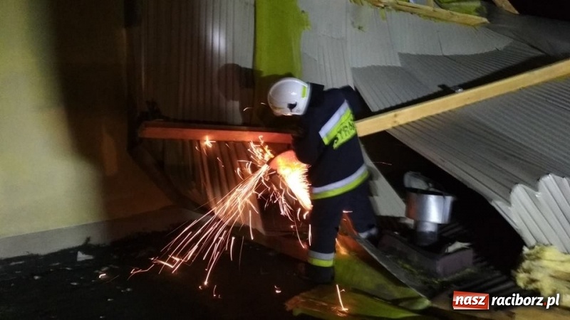 Zdjęcie w galerii na portalu naszraciborz.pl: To był nocny Armagedon. Strażacy mieli pełne ręce roboty. Ponad 60 wezwań FOTO wiadomości z regionu
