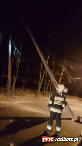 Zdjęcie w galerii na portalu naszraciborz.pl: To był nocny Armagedon. Strażacy mieli pełne ręce roboty. Ponad 60 wezwań FOTO wiadomości z regionu