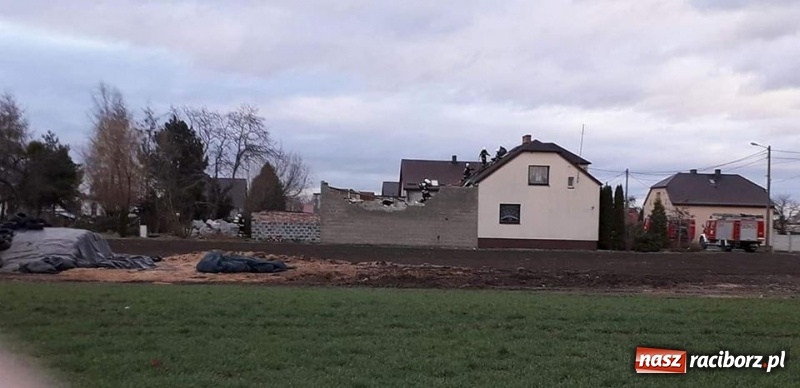 Zdjęcie w galerii na portalu naszraciborz.pl: To był nocny Armagedon. Strażacy mieli pełne ręce roboty. Ponad 60 wezwań FOTO wiadomości z regionu