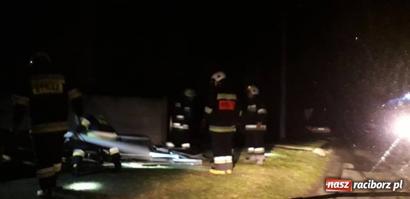 Zdjęcie w galerii na portalu naszraciborz.pl: To był nocny Armagedon. Strażacy mieli pełne ręce roboty. Ponad 60 wezwań FOTO wiadomości z regionu