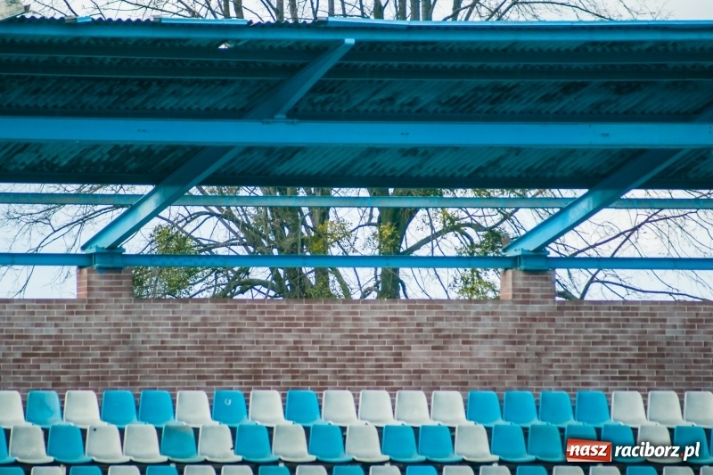 Zdjęcie w galerii na portalu naszraciborz.pl: Wiatr napędził kłopotów piłkarskiej Unii. Nie ubezpieczyła stadionu wiadomości z regionu