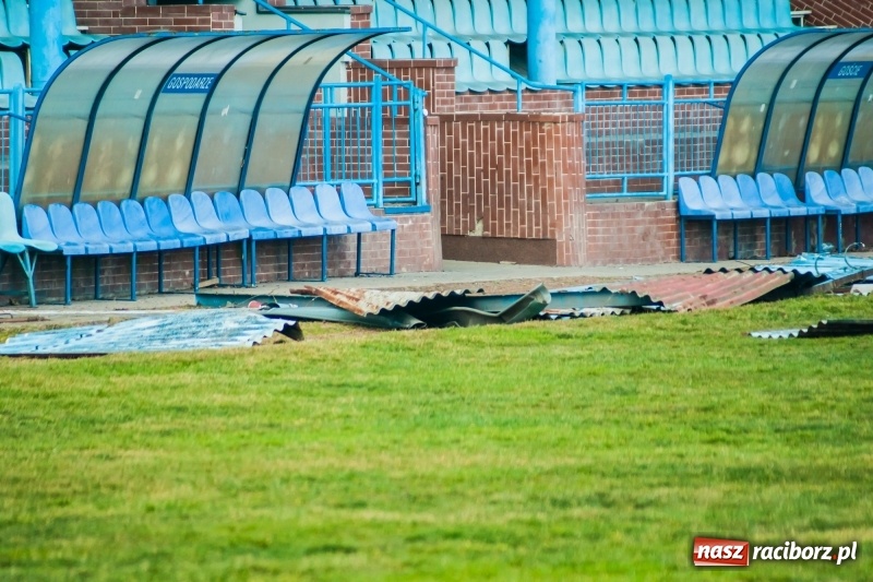 Zdjęcie w galerii na portalu naszraciborz.pl: Wiatr napędził kłopotów piłkarskiej Unii. Nie ubezpieczyła stadionu wiadomości z regionu