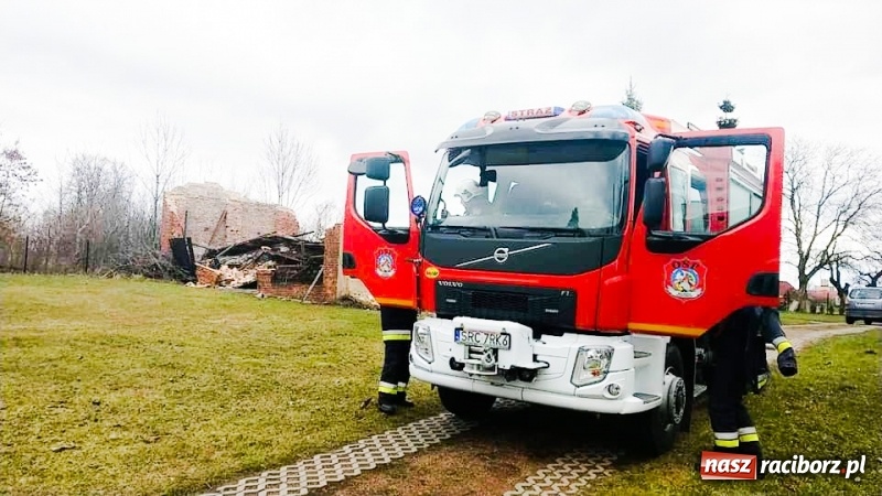 Zdjęcie w galerii na portalu naszraciborz.pl: W porywach wiało 109 km na godzinę. Krajobraz po wichurze. Strażacy wciąż w akcji. W Pogrzebieniu ratowano życie [FOTO] wiadomości z regionu