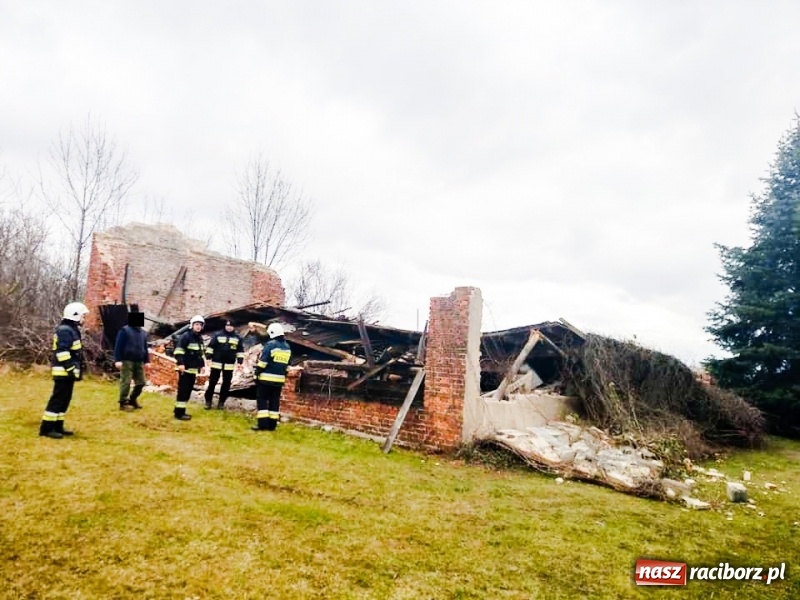 Zdjęcie w galerii na portalu naszraciborz.pl: W porywach wiało 109 km na godzinę. Krajobraz po wichurze. Strażacy wciąż w akcji. W Pogrzebieniu ratowano życie [FOTO] wiadomości z regionu
