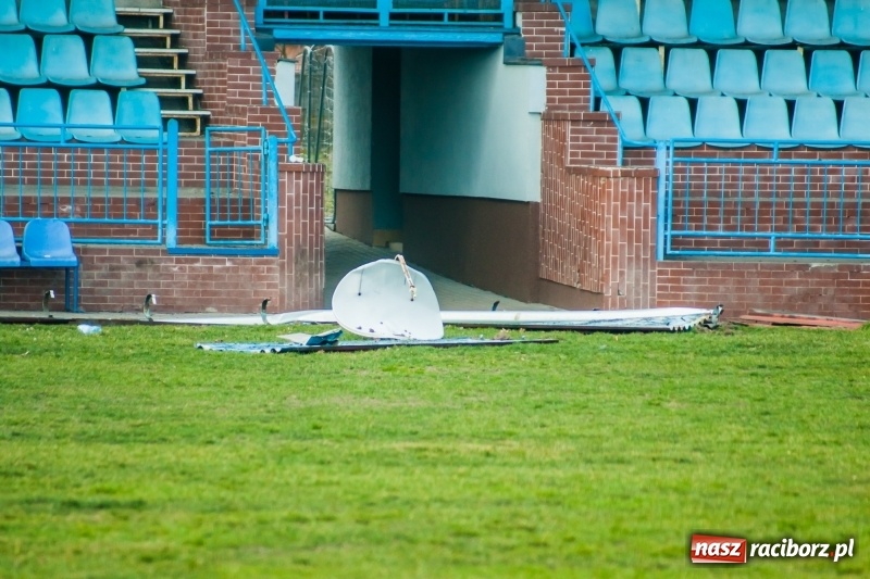 Zdjęcie w galerii na portalu naszraciborz.pl: W porywach wiało 109 km na godzinę. Krajobraz po wichurze. Strażacy wciąż w akcji. W Pogrzebieniu ratowano życie [FOTO] wiadomości z regionu