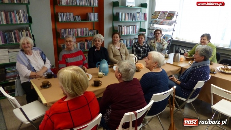 Zdjęcie w galerii na portalu naszraciborz.pl: Dzień Kobiet z książką? Tak świętowano w raciborskiej bibliotece! wiadomości z regionu