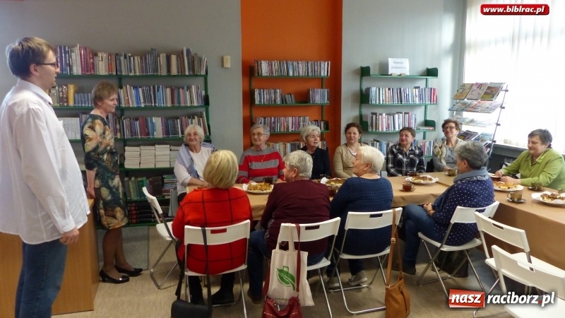 Zdjęcie w galerii na portalu naszraciborz.pl: Dzień Kobiet z książką? Tak świętowano w raciborskiej bibliotece! wiadomości z regionu