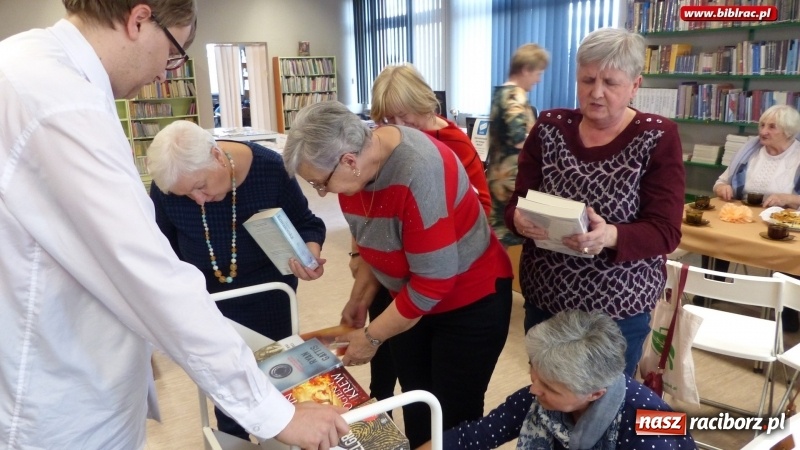 Zdjęcie w galerii na portalu naszraciborz.pl: Dzień Kobiet z książką? Tak świętowano w raciborskiej bibliotece! wiadomości z regionu