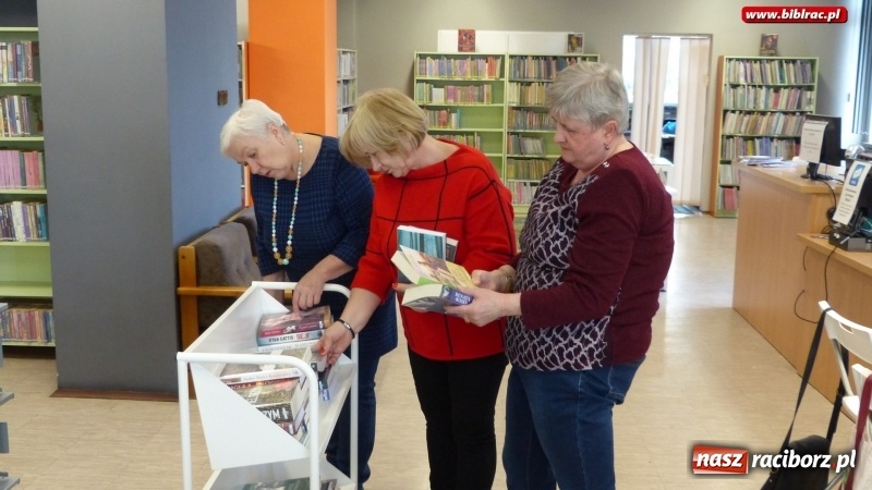 Zdjęcie w galerii na portalu naszraciborz.pl: Dzień Kobiet z książką? Tak świętowano w raciborskiej bibliotece! wiadomości z regionu