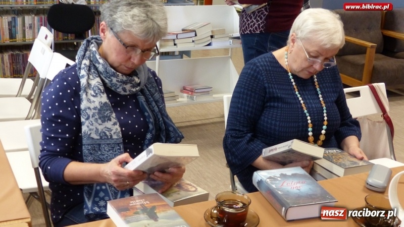 Zdjęcie w galerii na portalu naszraciborz.pl: Dzień Kobiet z książką? Tak świętowano w raciborskiej bibliotece! wiadomości z regionu