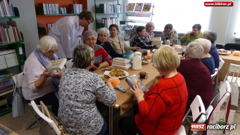 Zdjęcie w galerii na portalu naszraciborz.pl: Dzień Kobiet z książką? Tak świętowano w raciborskiej bibliotece! wiadomości z regionu