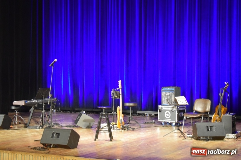 Zdjęcie w galerii na portalu naszraciborz.pl: Krzysztof Kiljański wystąpił w Kuźni Kultury wiadomości z regionu