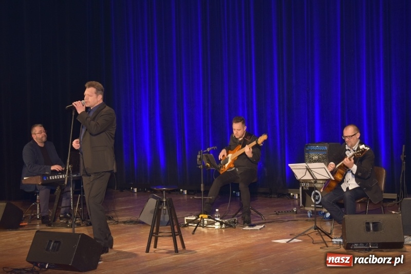 Zdjęcie w galerii na portalu naszraciborz.pl: Krzysztof Kiljański wystąpił w Kuźni Kultury wiadomości z regionu