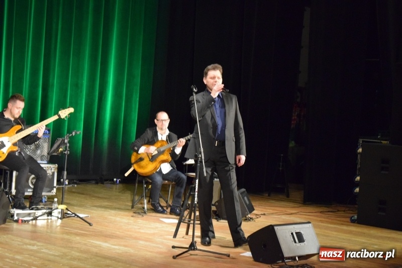 Zdjęcie w galerii na portalu naszraciborz.pl: Krzysztof Kiljański wystąpił w Kuźni Kultury wiadomości z regionu