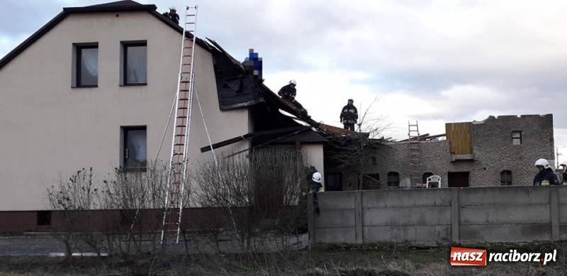 Zdjęcie w galerii na portalu naszraciborz.pl: W Pietrowicach Wielkich wichura przewróciła przydrożny krzyż wiadomości z regionu