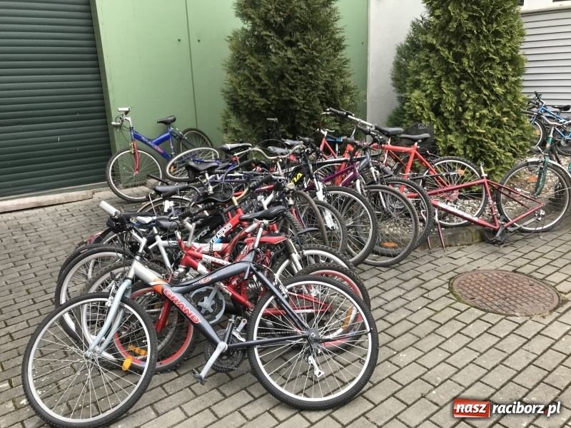 Zdjęcie w galerii na portalu naszraciborz.pl: Drugie życie jednośladów. Ciekawy program w raciborskim poprawczaku wiadomości z regionu