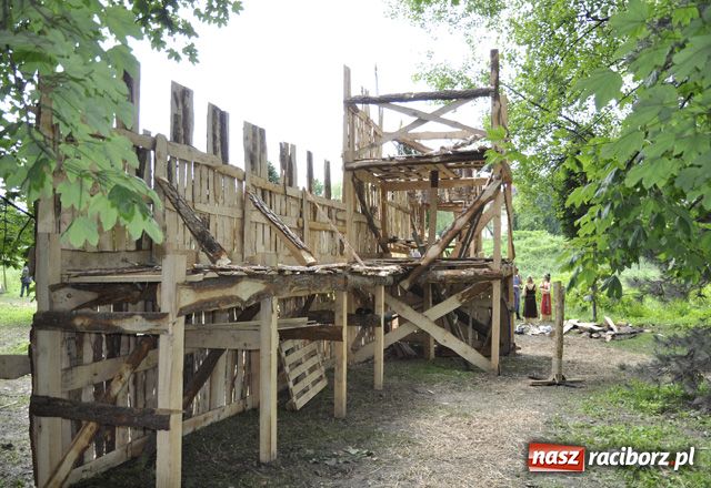 Zdjęcie w galerii na portalu naszraciborz.pl: Rycerze zapraszają pod zamek wiadomości z regionu