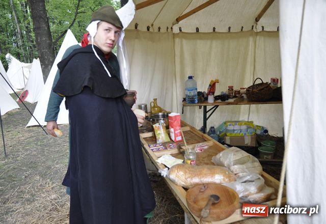 Zdjęcie w galerii na portalu naszraciborz.pl: Rycerze zapraszają pod zamek wiadomości z regionu