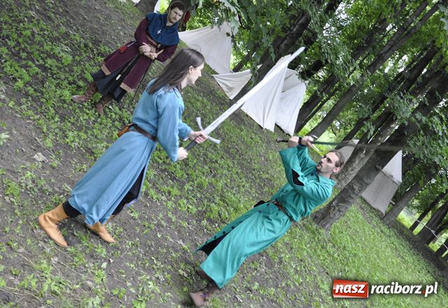 Zdjęcie w galerii na portalu naszraciborz.pl: Rycerze zapraszają pod zamek wiadomości z regionu