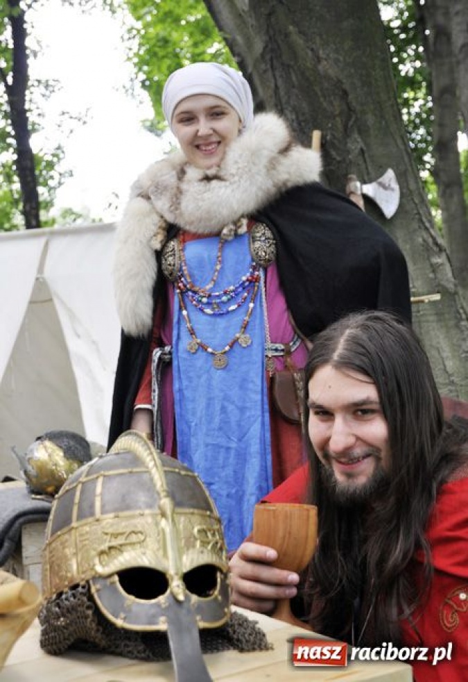 Zdjęcie w galerii na portalu naszraciborz.pl: Rycerze zapraszają pod zamek wiadomości z regionu
