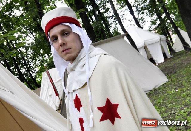 Zdjęcie w galerii na portalu naszraciborz.pl: Rycerze zapraszają pod zamek wiadomości z regionu