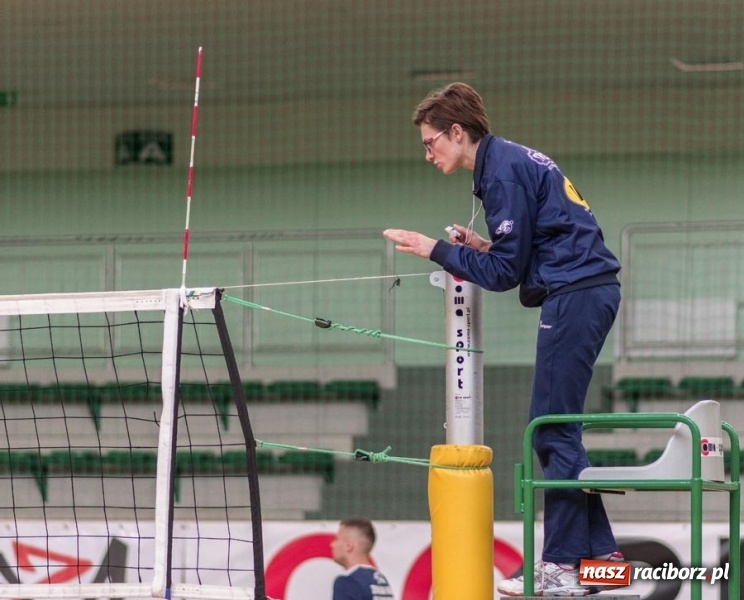 Zdjęcie w galerii na portalu naszraciborz.pl: Najlepsze akcje pod siatką IX Turnieju Zakładów Pracy w obiektywie Stanisława Borowika wiadomości z regionu