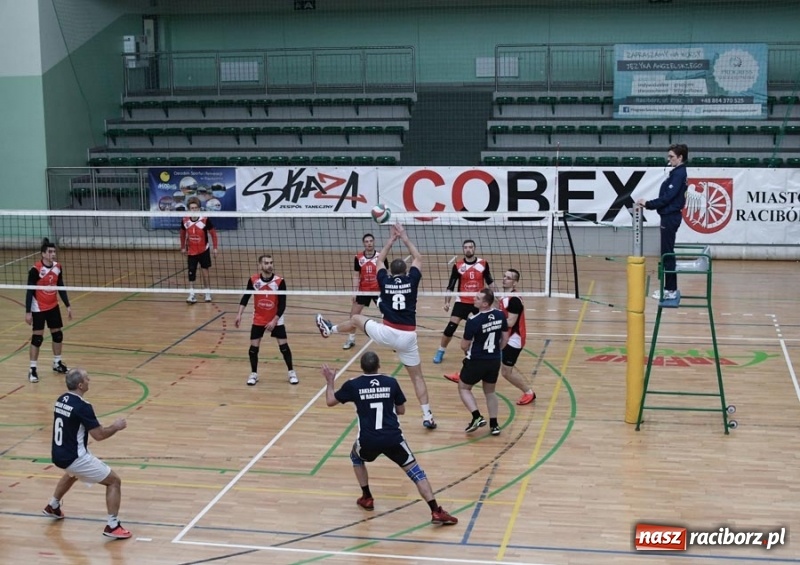 Zdjęcie w galerii na portalu naszraciborz.pl: Najlepsze akcje pod siatką IX Turnieju Zakładów Pracy w obiektywie Stanisława Borowika wiadomości z regionu