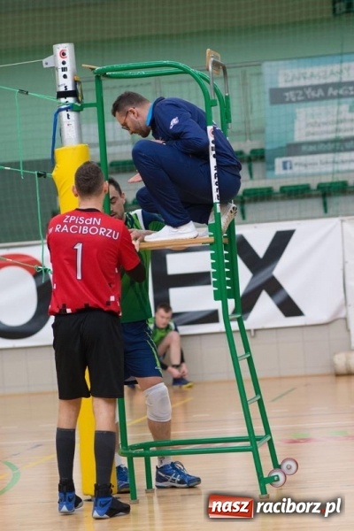 Zdjęcie w galerii na portalu naszraciborz.pl: Najlepsze akcje pod siatką IX Turnieju Zakładów Pracy w obiektywie Stanisława Borowika wiadomości z regionu
