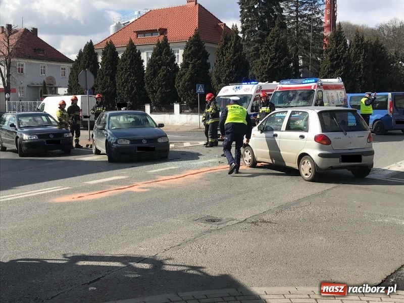 Zdjęcie w galerii na portalu naszraciborz.pl: Kierowca golfa sprawcą kolizji przy mleczarni  wiadomości z regionu